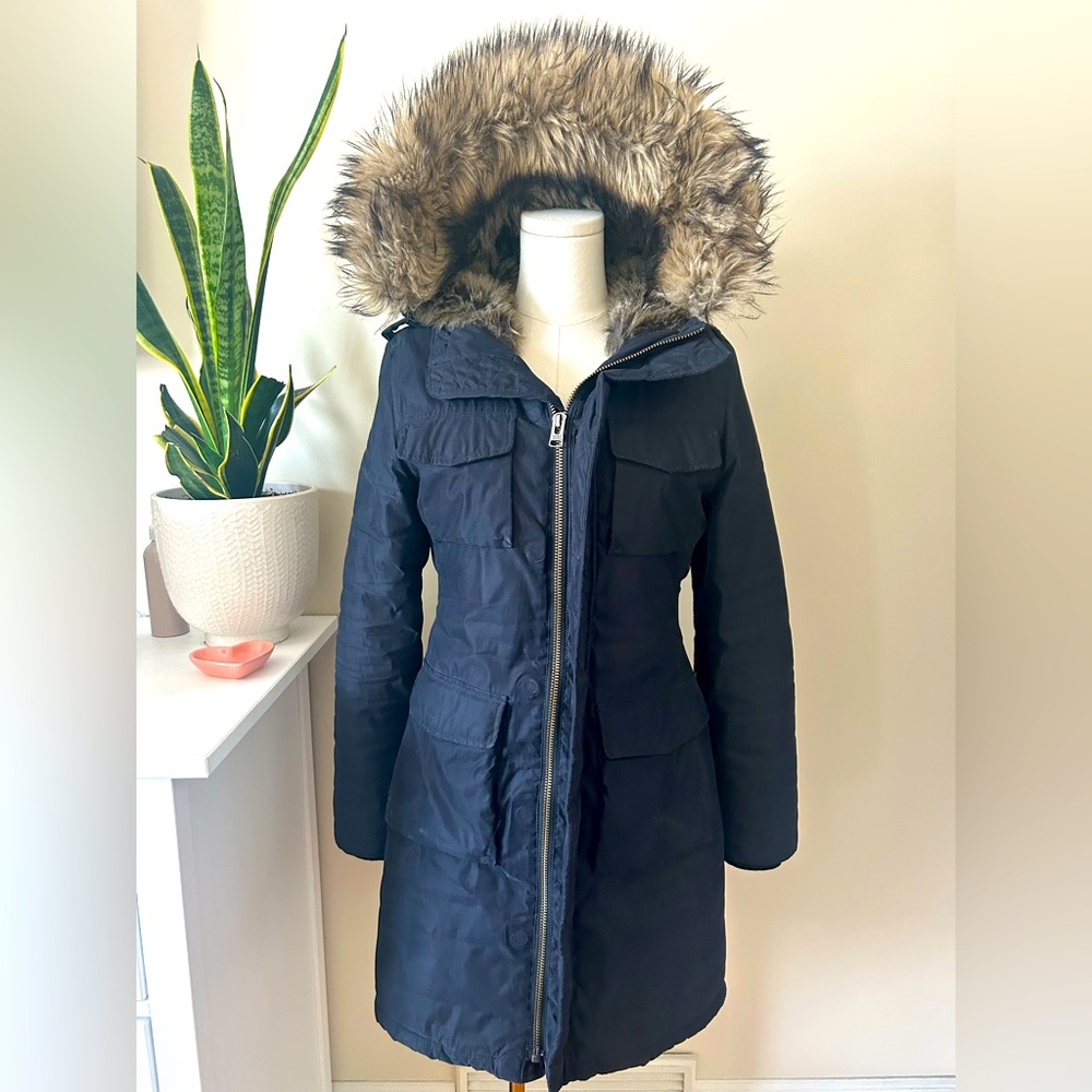 TNA Aritzia Black fur lined magnet fasteners Blackcomb Parka Sz small